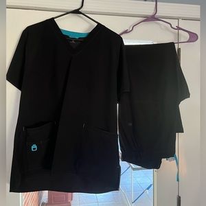 Women’s Carhartt Scrubs